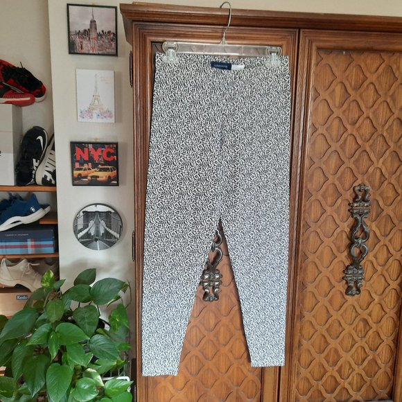 3/$15 Printed Cotton Leggings NWOT - Picture 8 of 16